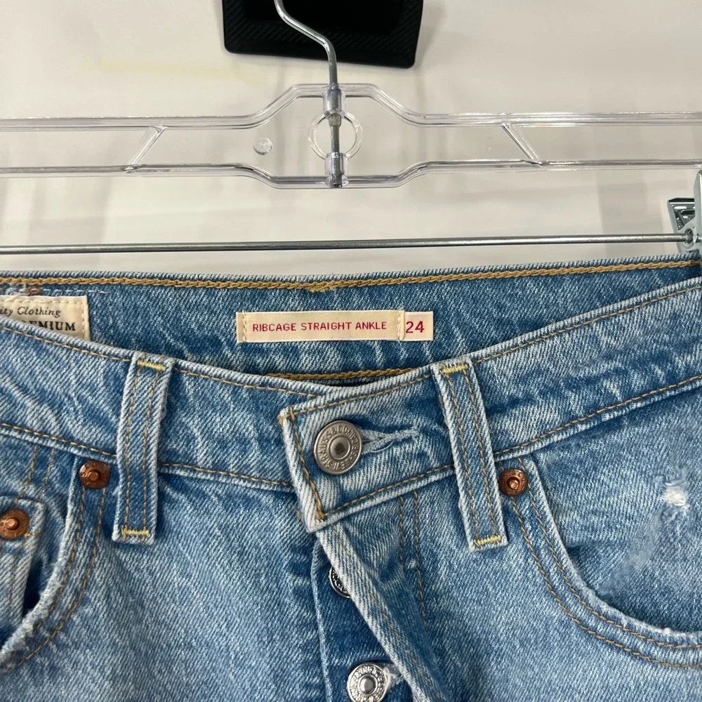 Levi’s Ribcage Straight Ankle Jeans Button Fly High Rise